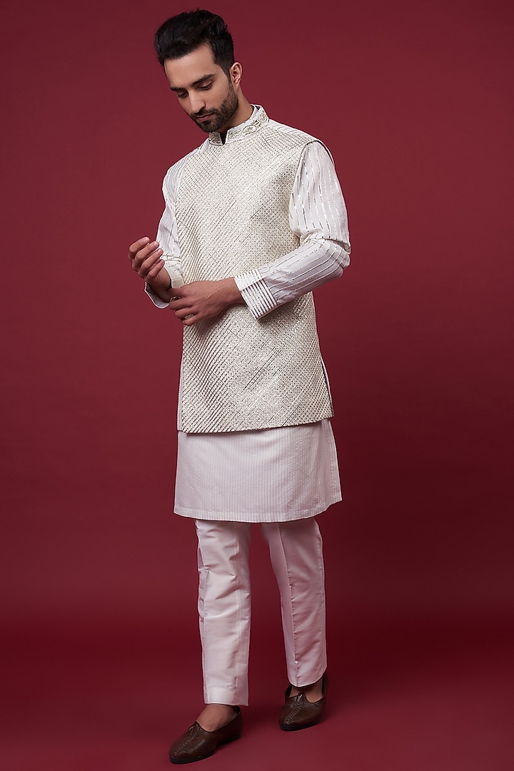 Off-White Cotton Silk Embroidered Bundi Set by Kunal Anil Tanna