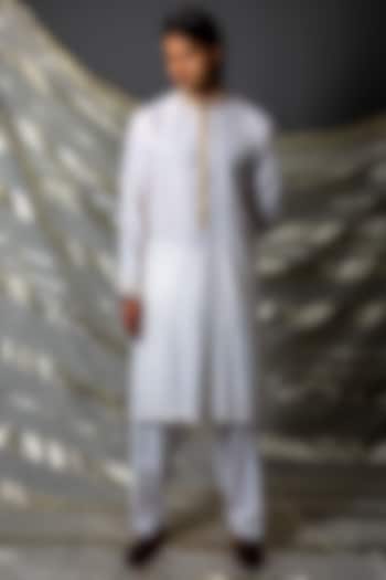 Off-White Silk Kurta Set by Kunal Anil Tanna at Pernia's Pop Up Shop