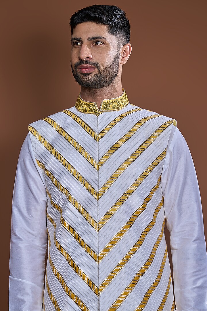 Off-White Cotton Zari Striped Bundi Jacket Set by Kunal Anil Tanna at Pernia's Pop Up Shop