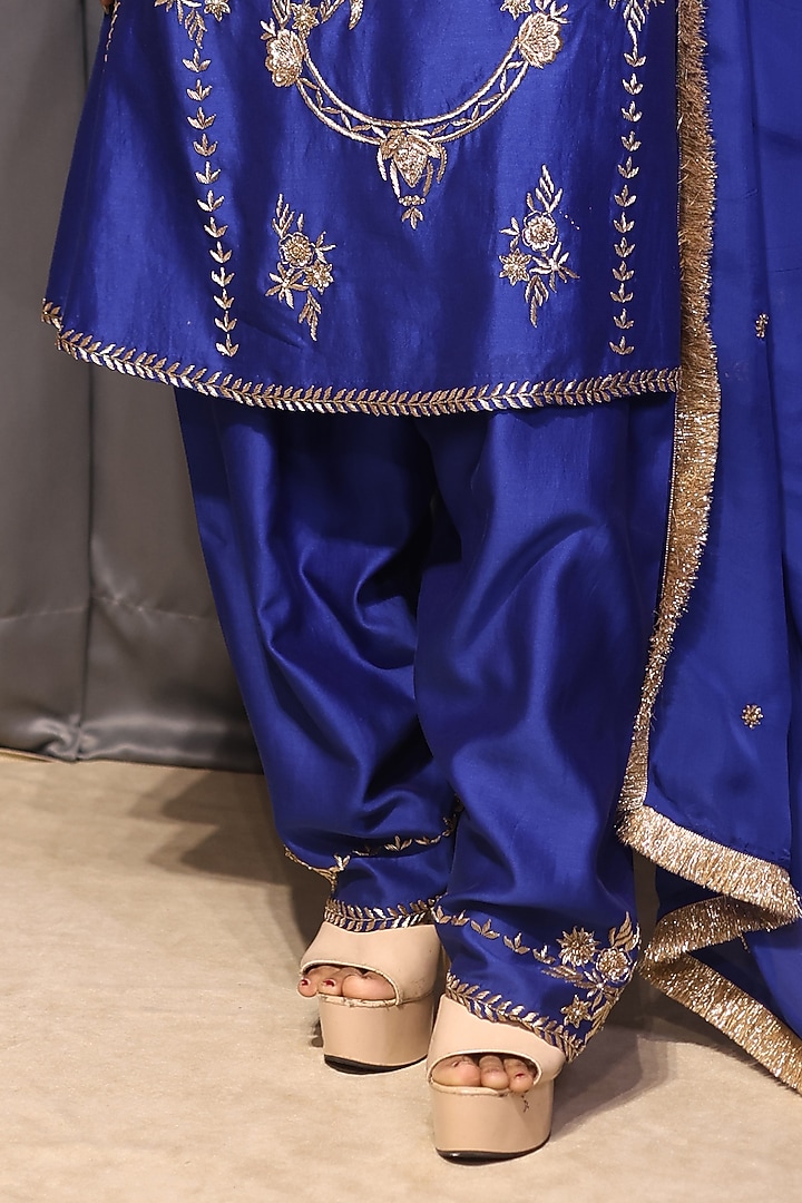 Blue Chanderi Dabka Embroidered A-Line Kurta Set by KANIKA VERMA at Pernia's Pop Up Shop