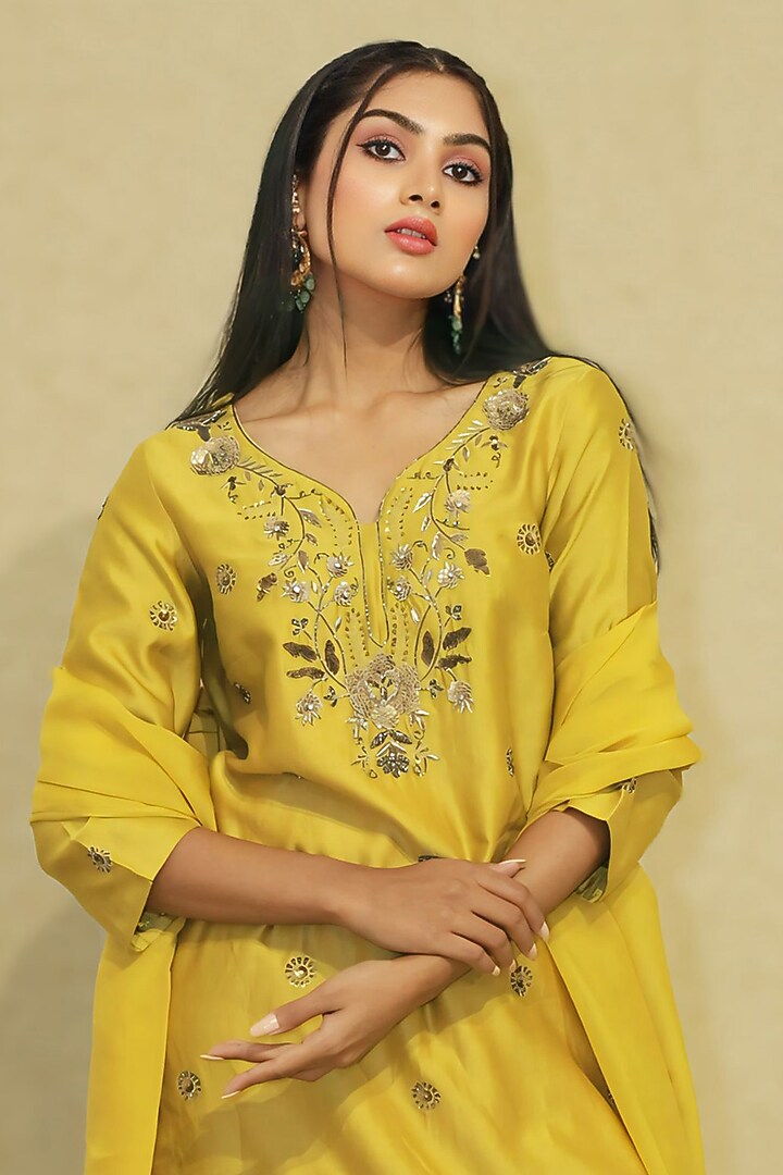 Olive Green Chanderi Dabka Hand Embroidered Kurta Set by KANIKA VERMA at Pernia's Pop Up Shop