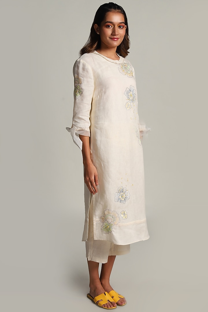 Off White Embroidered Tunic by Kaveri at Pernia's Pop Up Shop