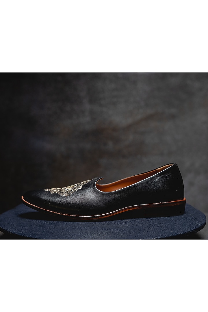 Black Embroidered Juttis by Kavith at Pernia's Pop Up Shop