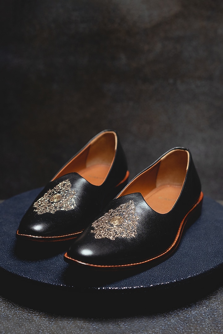 Black Embroidered Juttis by Kavith at Pernia's Pop Up Shop