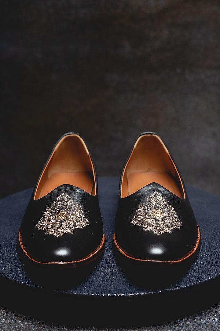 Black Embroidered Juttis by Kavith