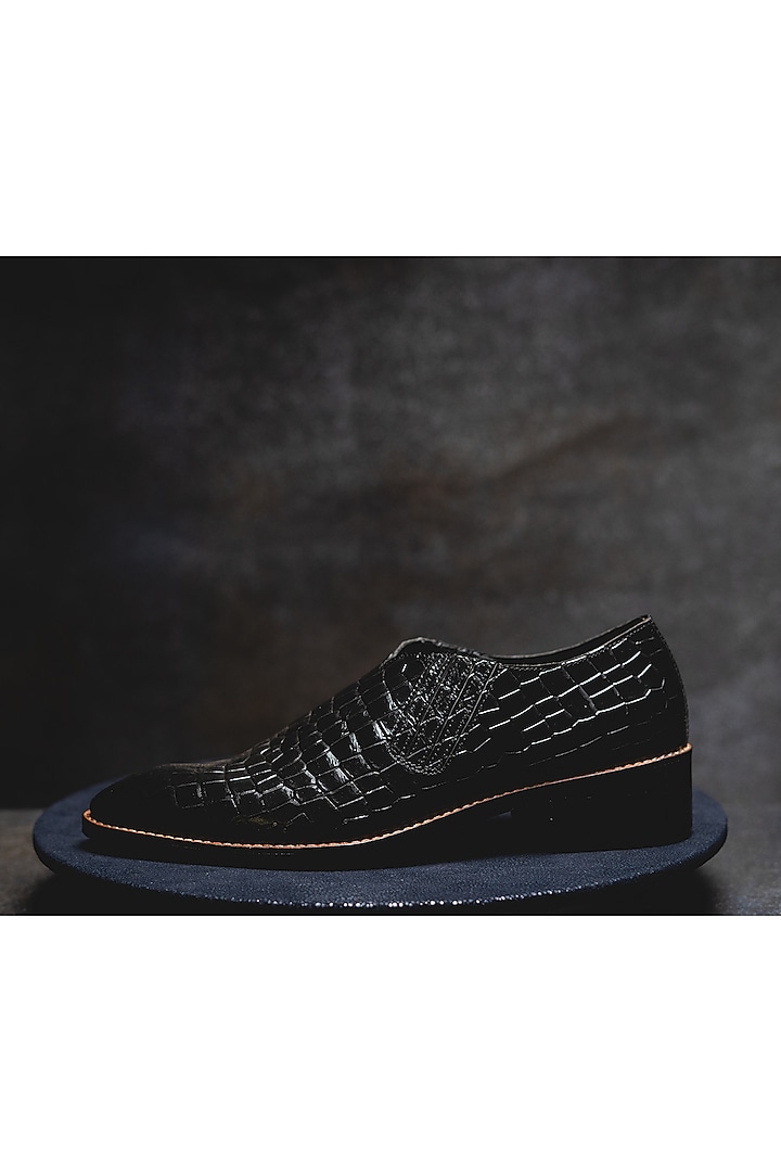 Black Crocodile Leather Juttis by Kavith at Pernia's Pop Up Shop