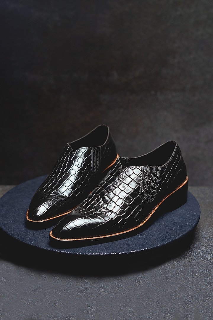Black Crocodile Leather Juttis by Kavith at Pernia's Pop Up Shop