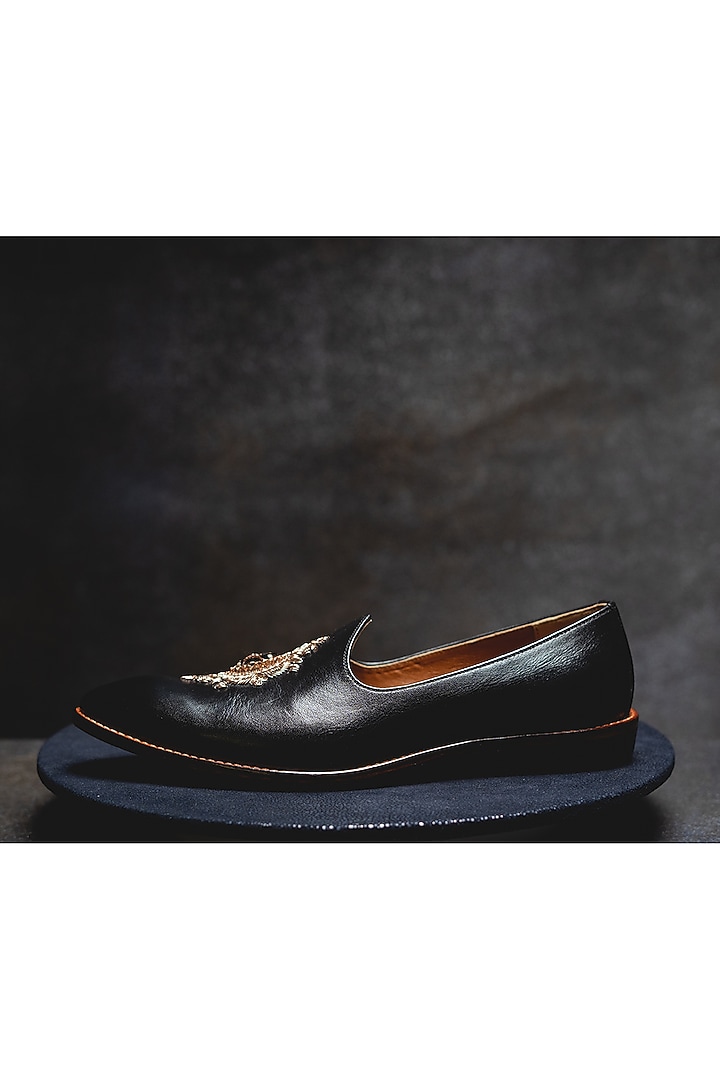 Black Embroidered Juttis by Kavith at Pernia's Pop Up Shop