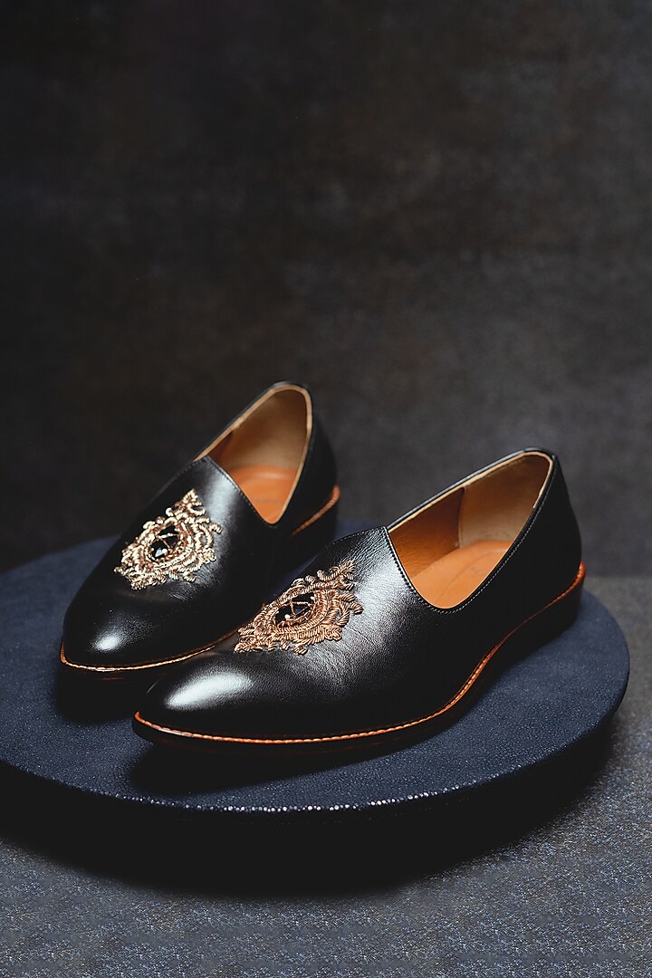 Black Embroidered Juttis by Kavith at Pernia's Pop Up Shop