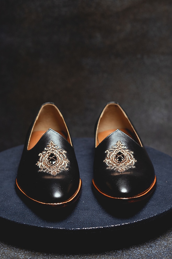 Black Embroidered Juttis by Kavith