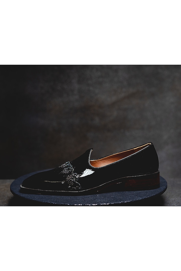 Black Leather Embroidered Juttis by Kavith at Pernia's Pop Up Shop