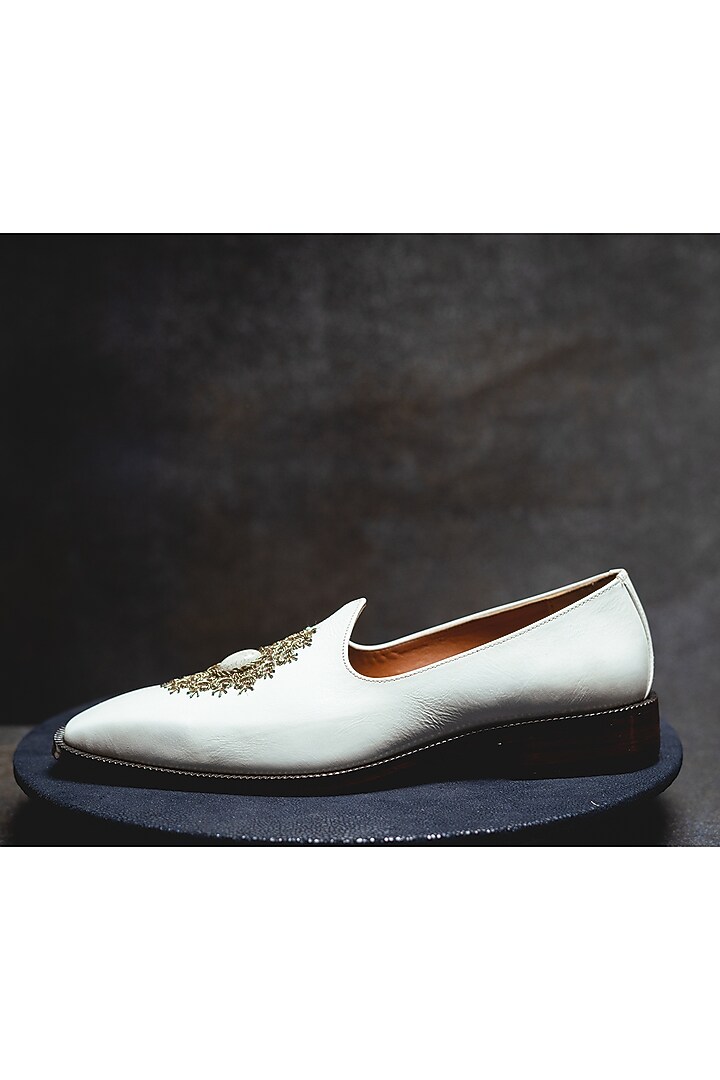 White Embroidered Juttis In Leather by Kavith at Pernia's Pop Up Shop