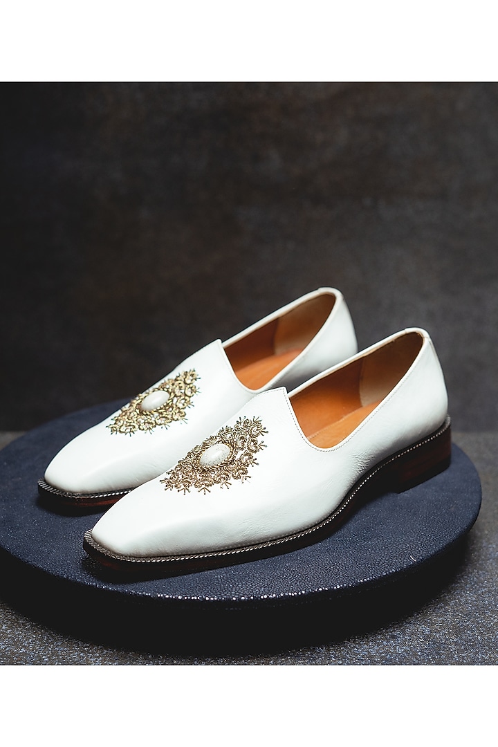 White Embroidered Juttis In Leather by Kavith at Pernia's Pop Up Shop
