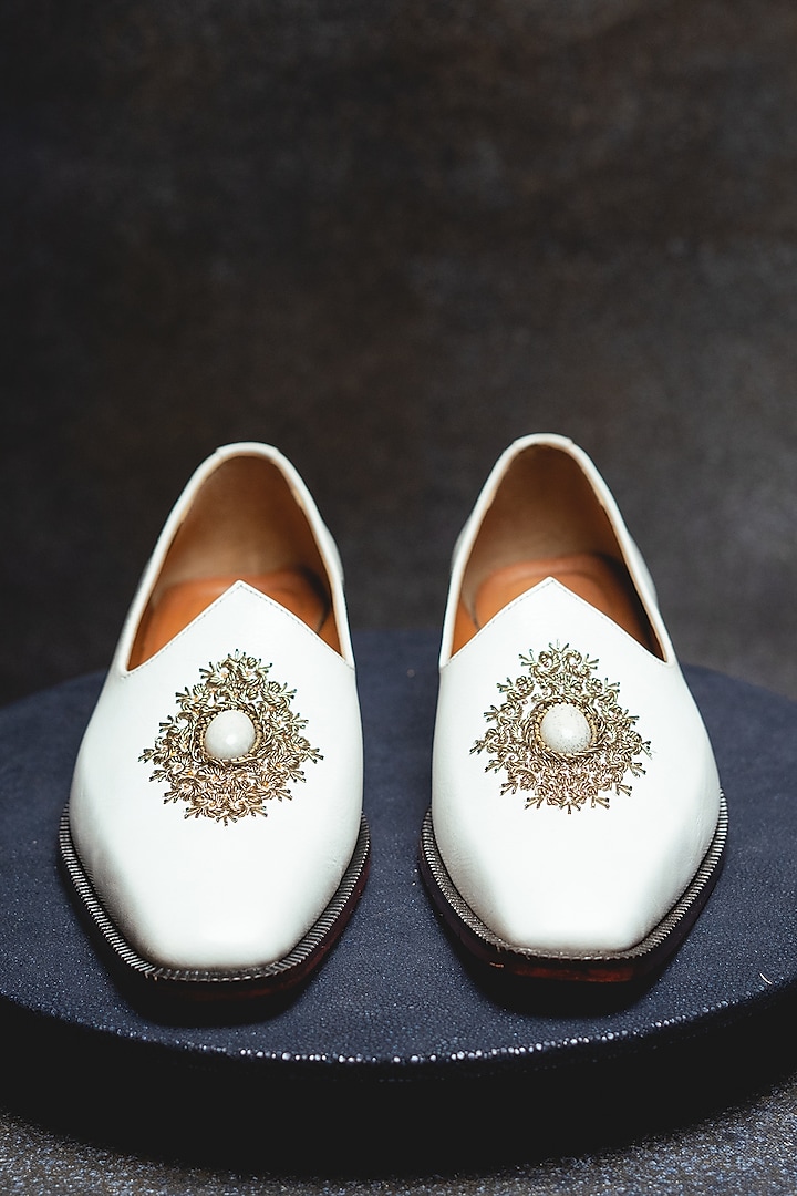 White Embroidered Juttis In Leather by Kavith