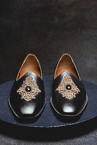 Black Embroidered Juttis In Leather by Kavith