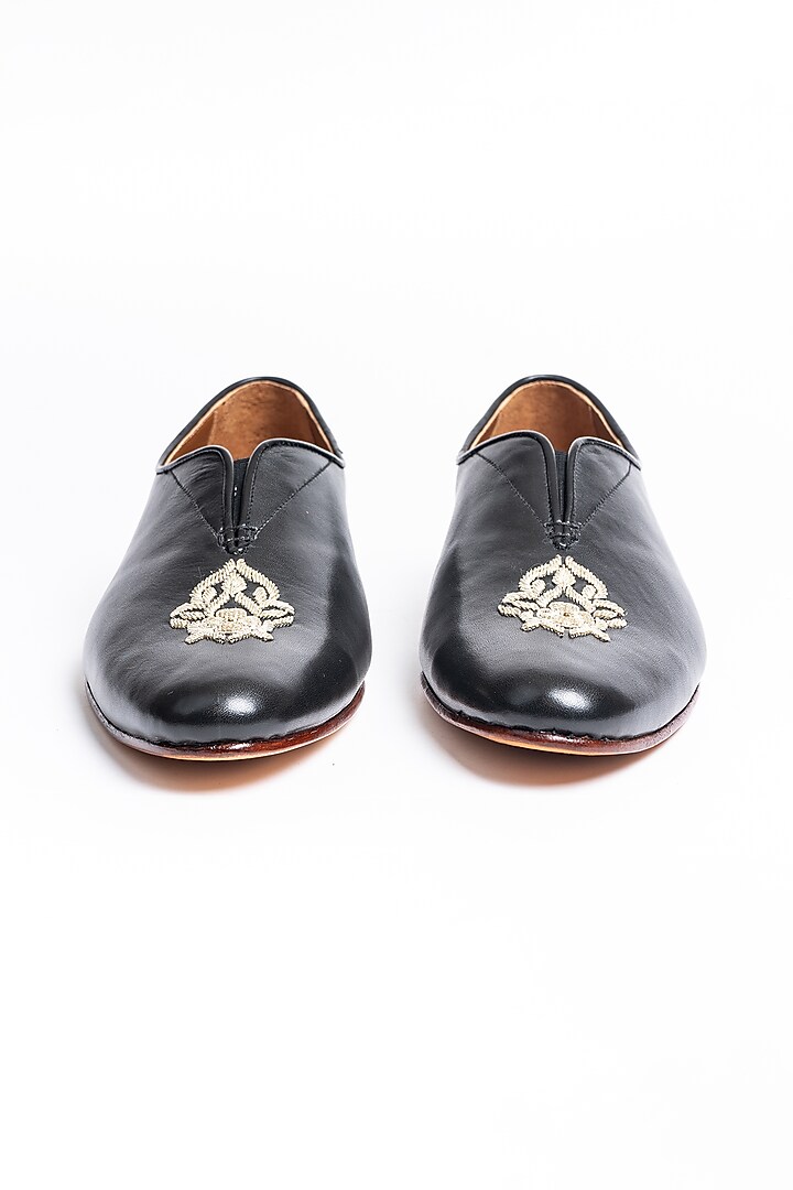 Matte Black Embroidered Juttis by Kavith at Pernia's Pop Up Shop