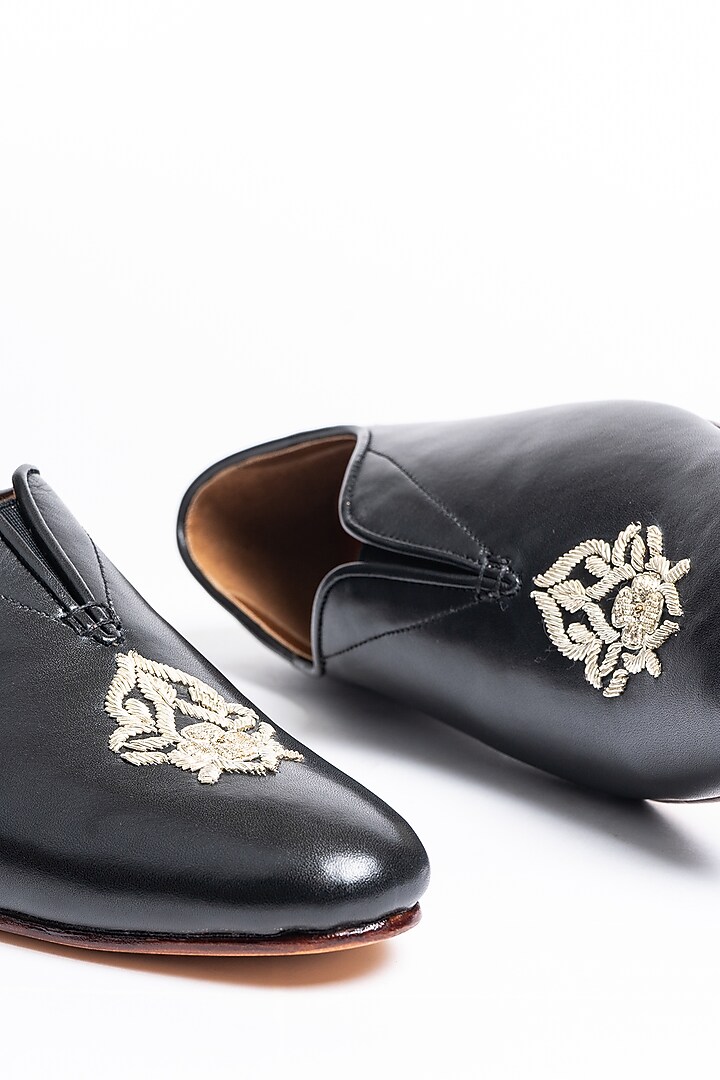 Matte Black Embroidered Juttis by Kavith at Pernia's Pop Up Shop