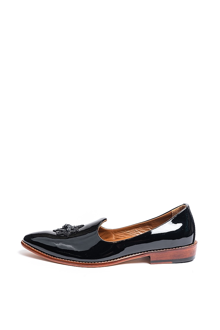 Black Embroidered Juttis by Kavith at Pernia's Pop Up Shop
