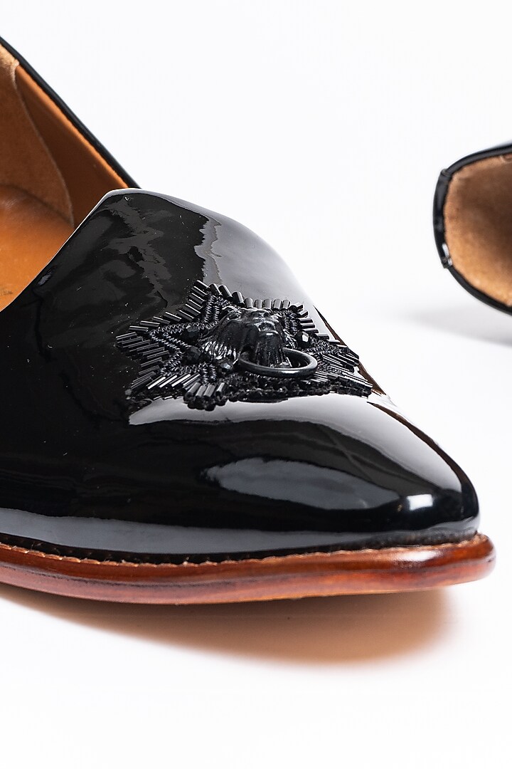 Black Embroidered Juttis by Kavith at Pernia's Pop Up Shop