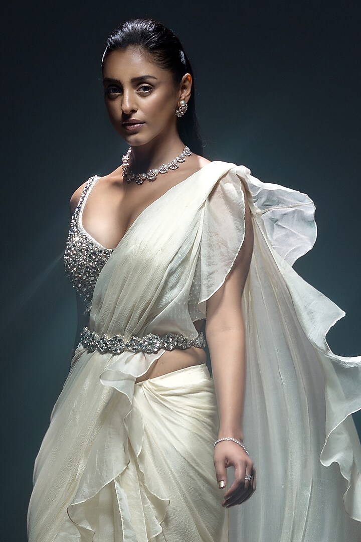 Ivory Pure Chiffon & Pure Organza Pre-Draped Wedding Saree Set by Kavita Arora at Pernia's Pop Up Shop