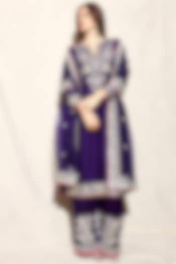 Purple Tussar Leaf Motif Embroidered Straight Kurta Set by GOPI VAID at Pernia's Pop Up Shop