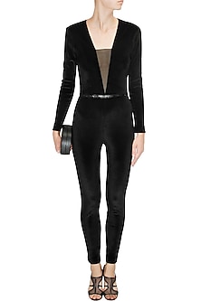 Buy Kanika Goyal Designer Gowns Dresses Jackets Skirts File a consumer complaint online at voxya, consumer complaint forum.