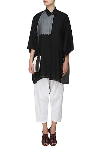 Black and grey oversized shirt by Kapda By Urvashi Kaur