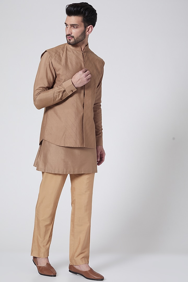 Beige Kurta Set With Bundi Jacket by Kunal Anil Tanna at Pernia's Pop Up Shop