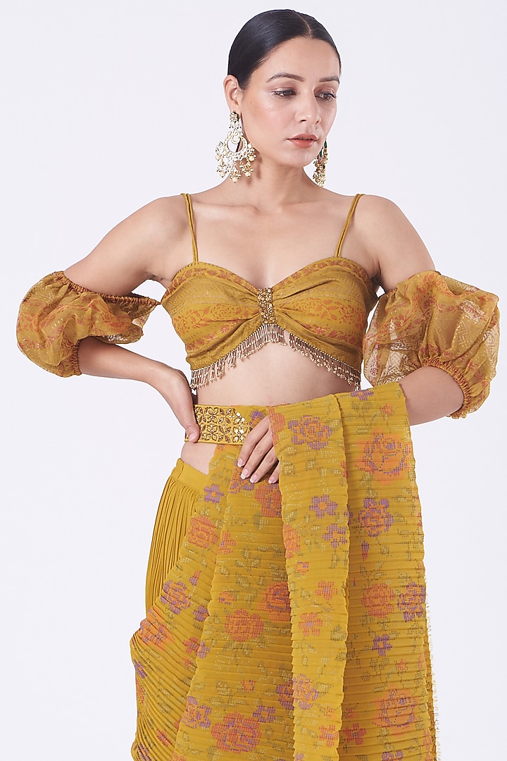 Ochre Georgette Pre-Stitched Wedding Saree Set by Kavita Bhartia at Pernia's Pop Up Shop