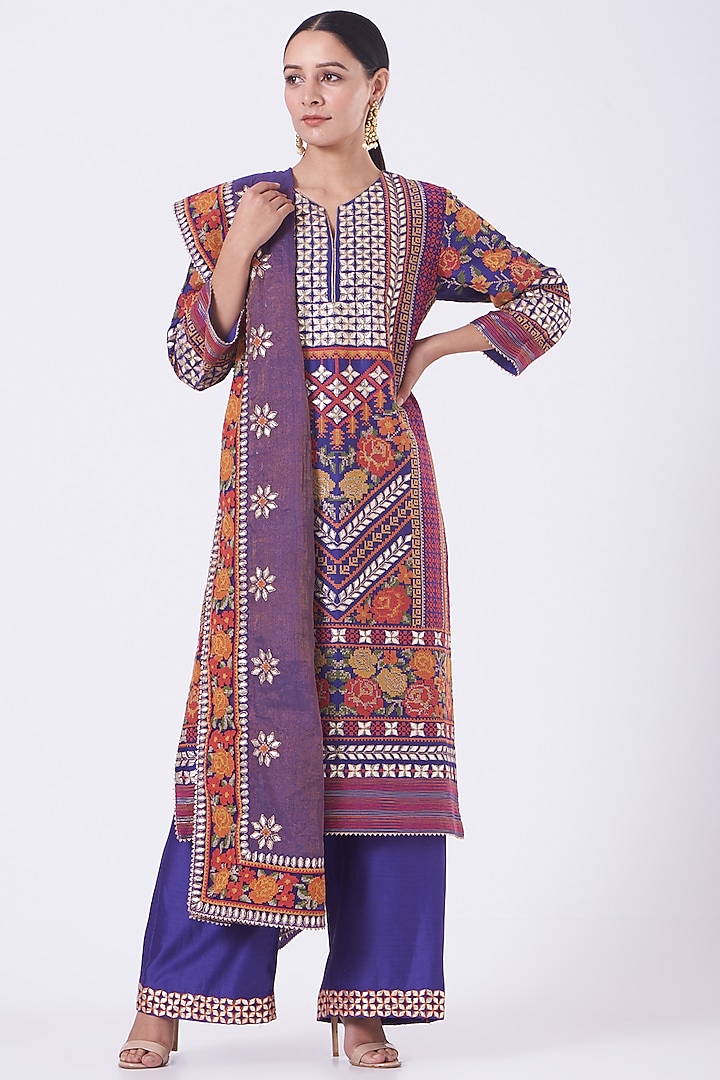 Dull Purple Embroidered Straight Kurta Set by Kavita Bhartia at Pernia's Pop Up Shop