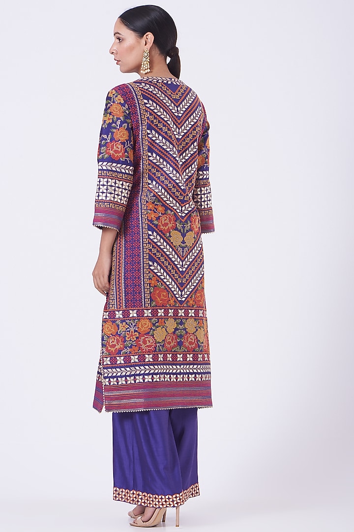 Dull Purple Embroidered Straight Kurta Set by Kavita Bhartia at Pernia's Pop Up Shop