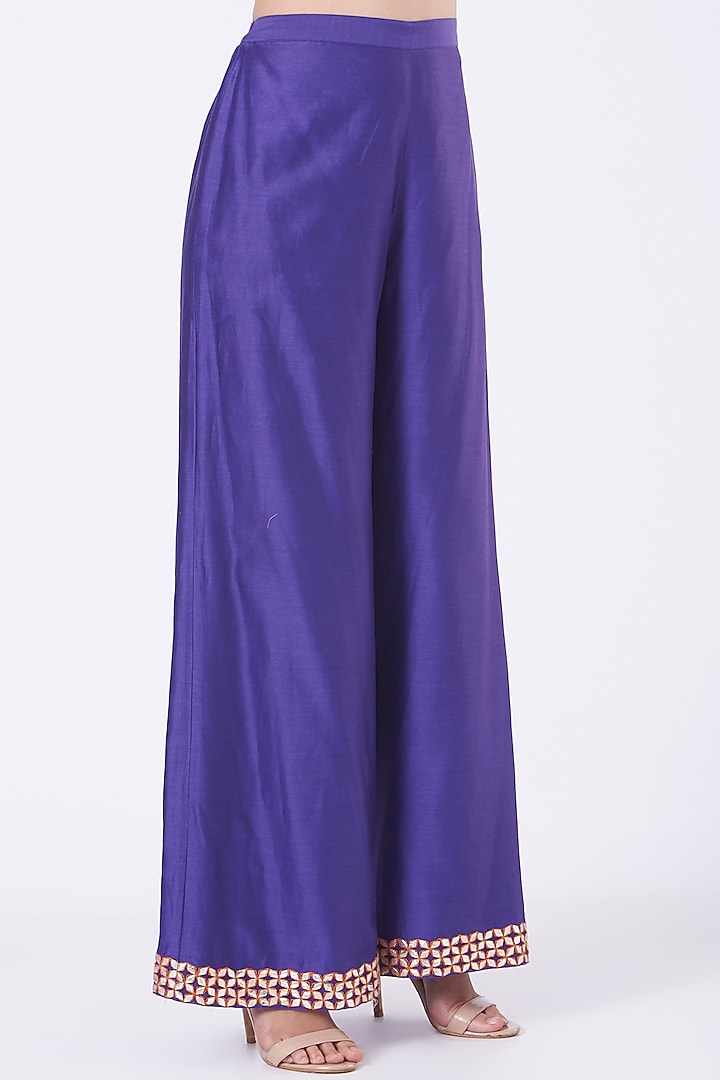 Dull Purple Embroidered Straight Kurta Set by Kavita Bhartia at Pernia's Pop Up Shop