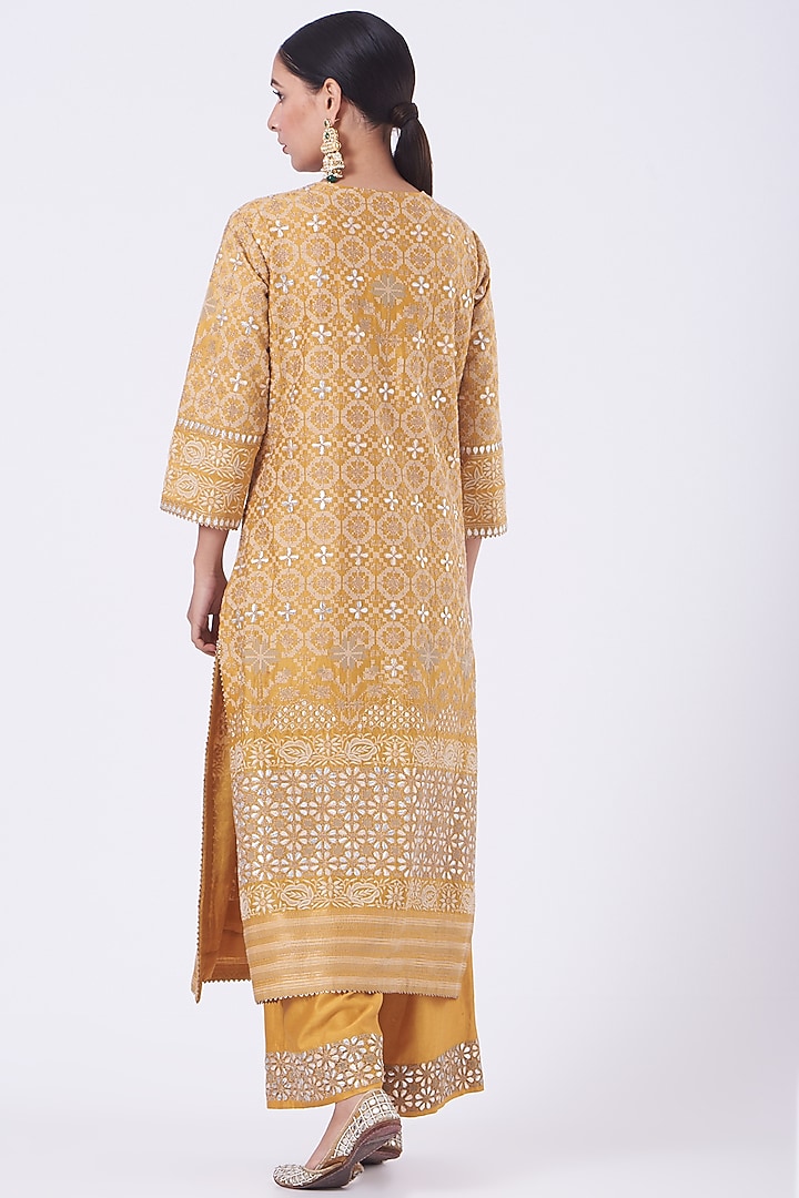 Capital Yellow Embroidered Straight Kurta Set by Kavita Bhartia at Pernia's Pop Up Shop