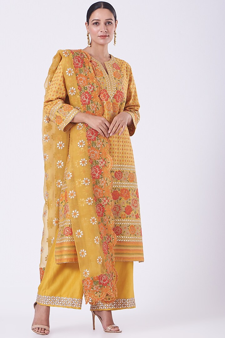 Marigold Yellow Embroidered Straight Kurta Set by Kavita Bhartia at Pernia's Pop Up Shop