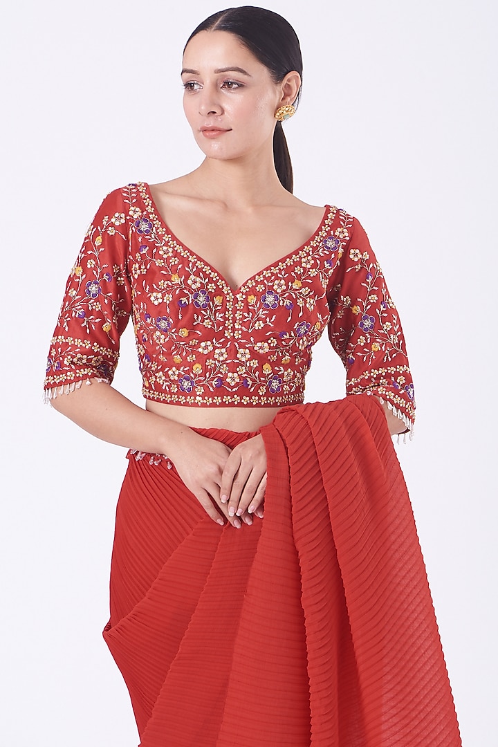 Scarlet Red Crinkle Georgette Pre-Stitched Wedding Saree Set by Kavita Bhartia at Pernia's Pop Up Shop