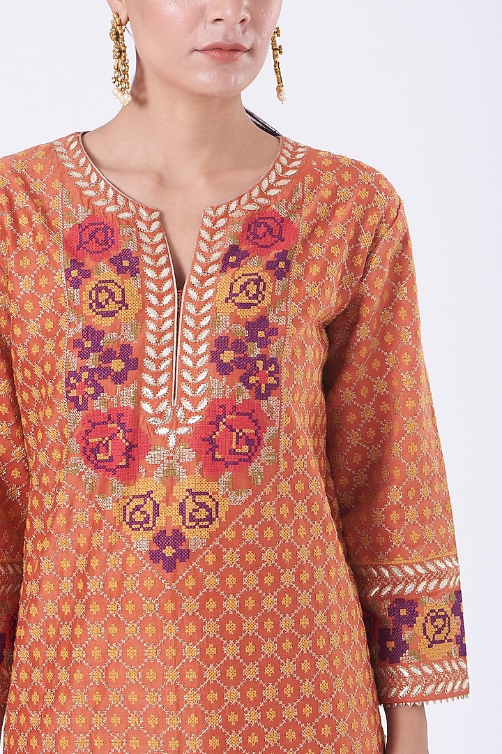 Rust Orange Embroidered Straight Kurta Set by Kavita Bhartia at Pernia's Pop Up Shop