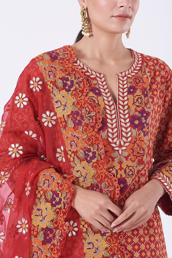 Rust Red Embroidered Kurta Set by Kavita Bhartia at Pernia's Pop Up Shop