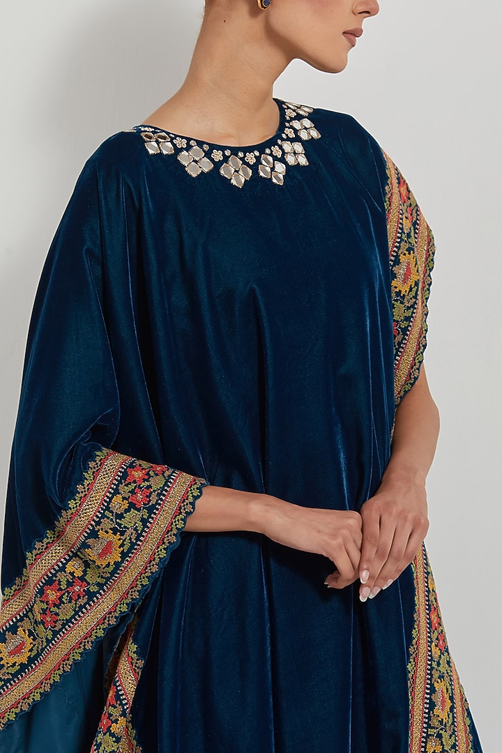 Teal Velvet Hand Embroidered Asymmetric Cape Set by Kavita Bhartia at Pernia's Pop Up Shop