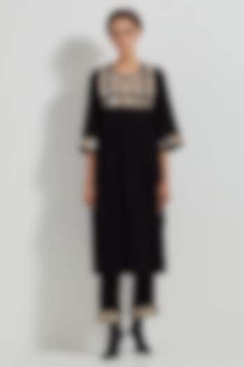 Bottle Green Velvet Hand Embellished Tunic Set by Kavita Bhartia at Pernia's Pop Up Shop