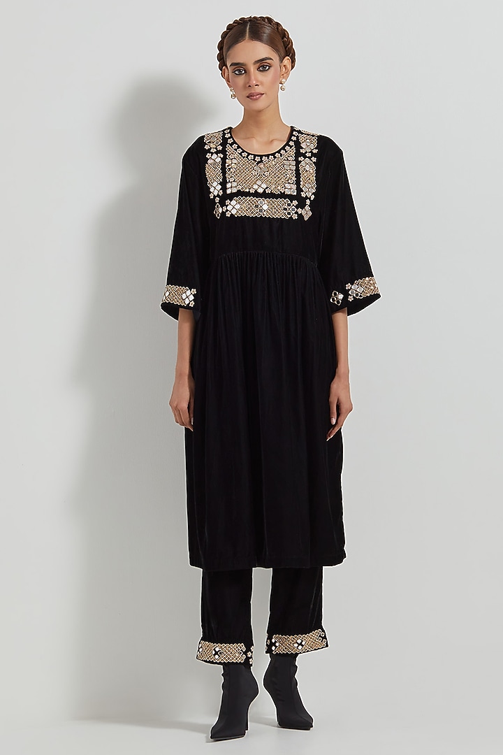 Bottle Green Velvet Hand Embellished Tunic Set by Kavita Bhartia at Pernia's Pop Up Shop