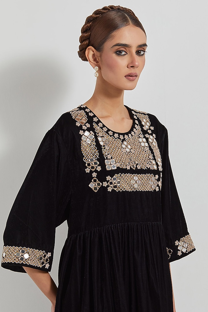 Bottle Green Velvet Hand Embellished Tunic Set by Kavita Bhartia at Pernia's Pop Up Shop