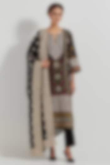 Black Velvet Gota Patti Embroidered Kurta Set by Kavita Bhartia at Pernia's Pop Up Shop