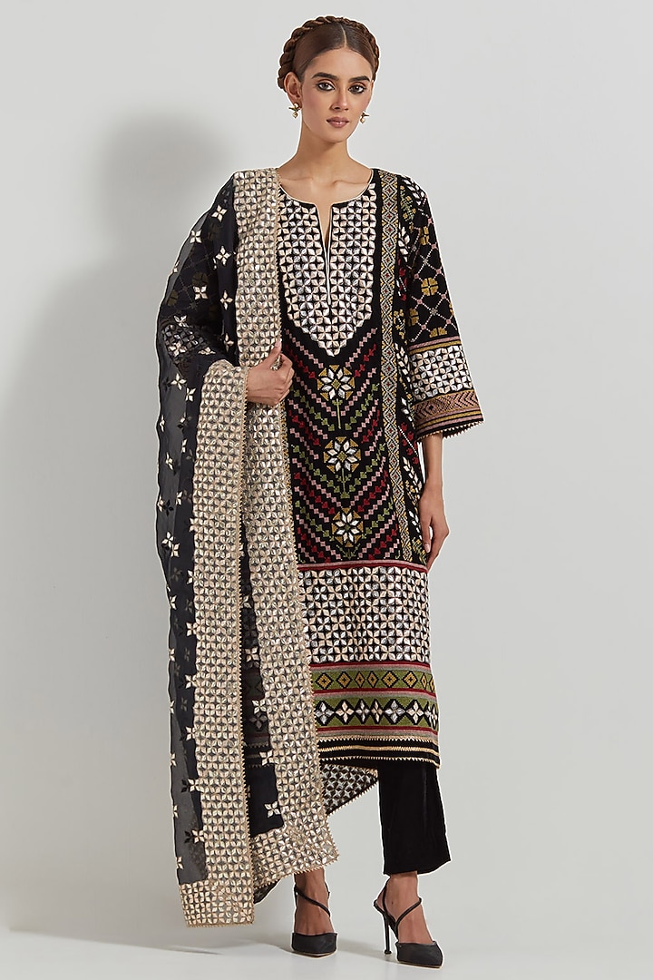Black Velvet Gota Patti Embroidered Kurta Set by Kavita Bhartia at Pernia's Pop Up Shop