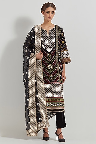 Black Velvet Gota Patti Embroidered Kurta Set by Kavita Bhartia