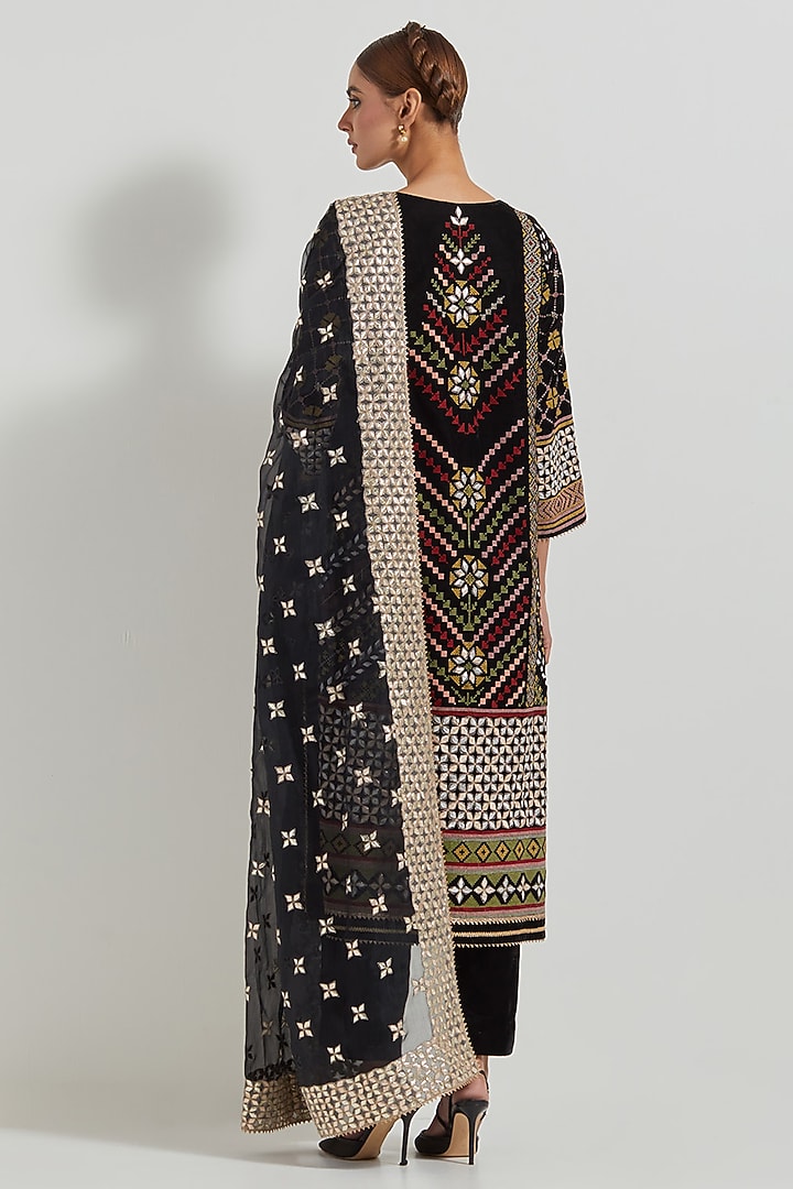 Black Velvet Gota Patti Embroidered Kurta Set by Kavita Bhartia at Pernia's Pop Up Shop