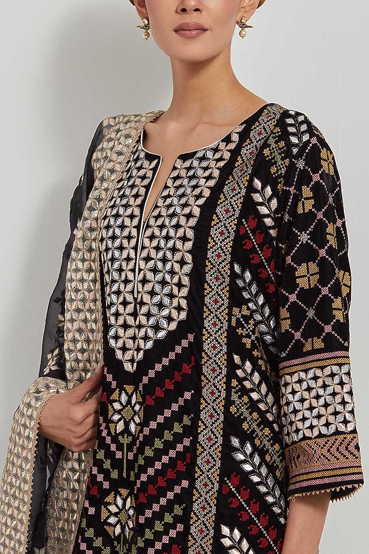 Black Velvet Gota Patti Embroidered Kurta Set by Kavita Bhartia at Pernia's Pop Up Shop