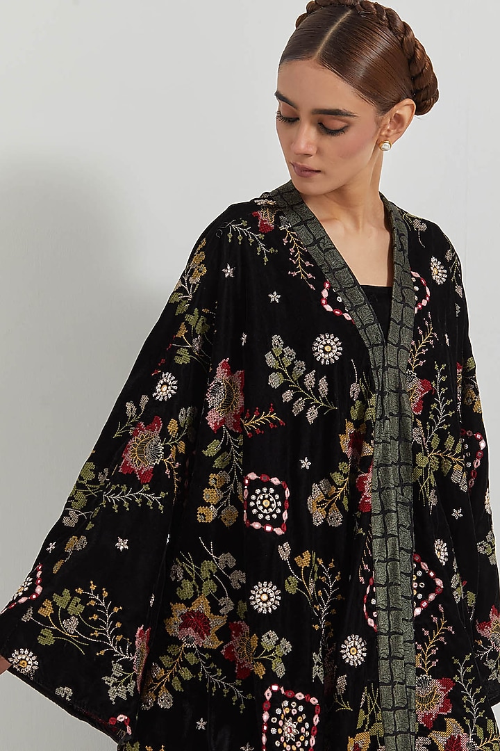 Black Velvet Hand Embroidered Cape Set by Kavita Bhartia at Pernia's Pop Up Shop