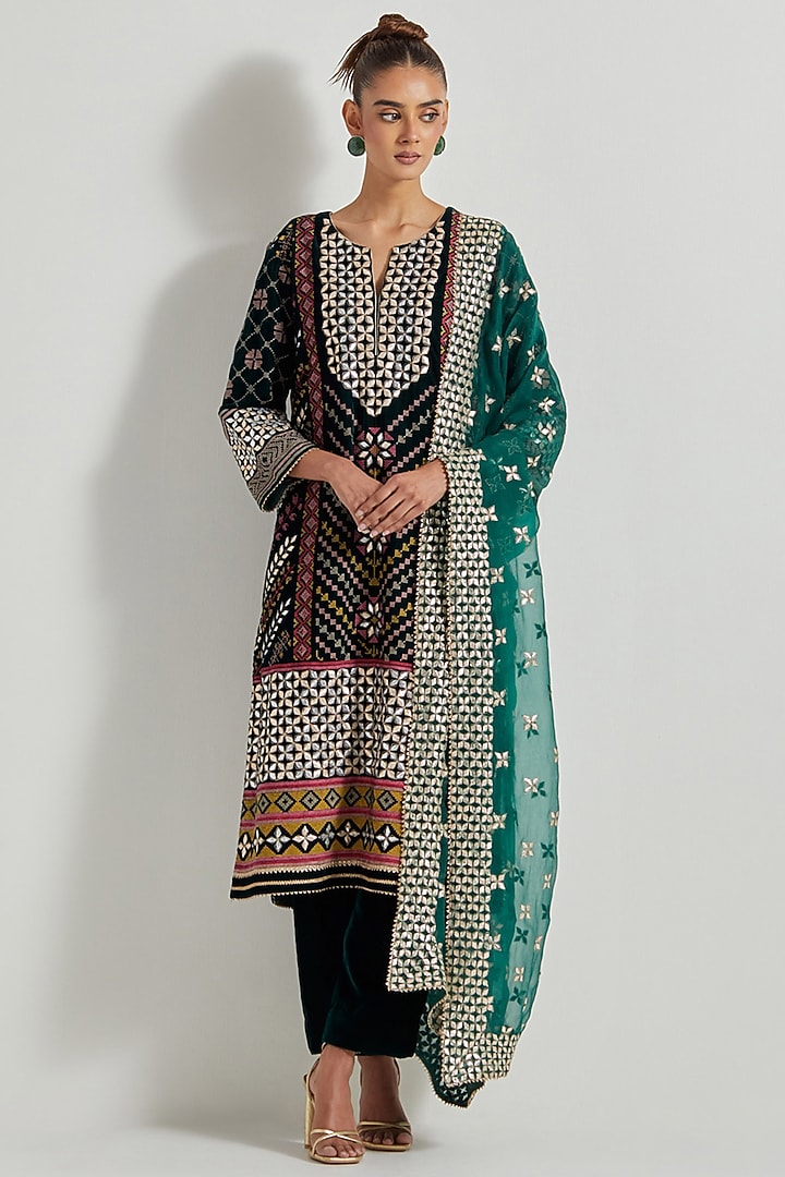 Bottle Green Velvet Gota Patti Embroidered Kurta Set by Kavita Bhartia at Pernia's Pop Up Shop