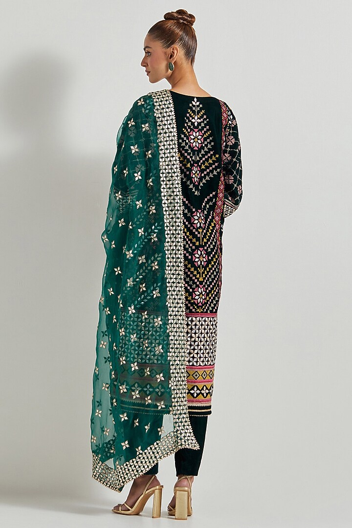Bottle Green Velvet Gota Patti Embroidered Kurta Set by Kavita Bhartia at Pernia's Pop Up Shop