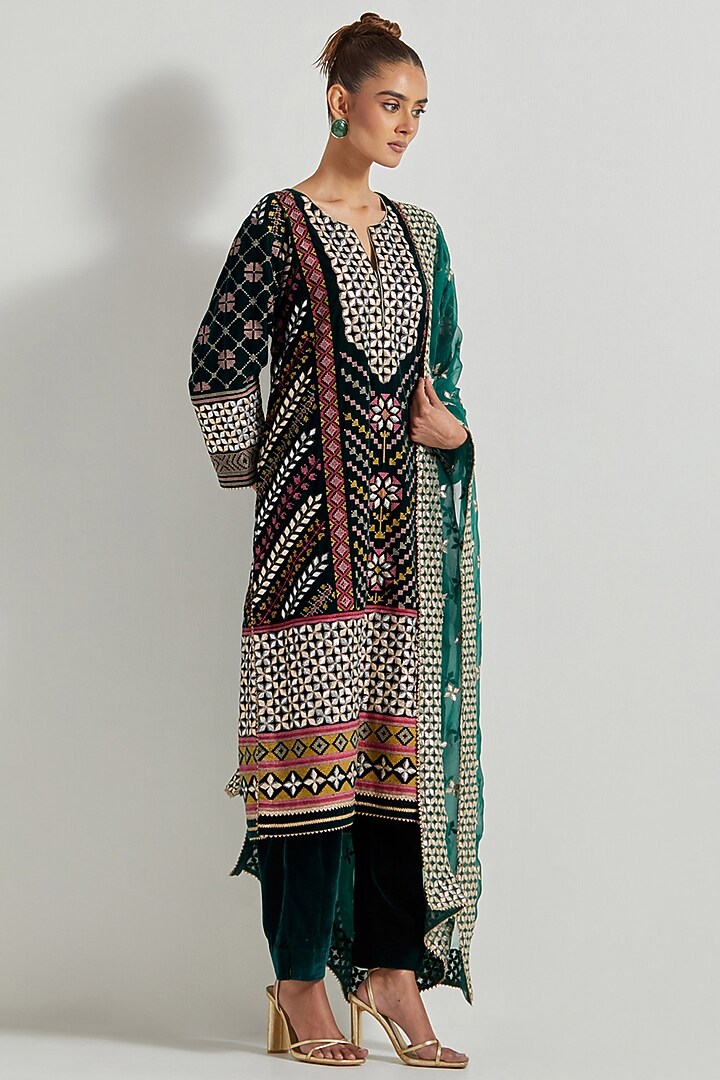 Bottle Green Velvet Gota Patti Embroidered Kurta Set by Kavita Bhartia at Pernia's Pop Up Shop